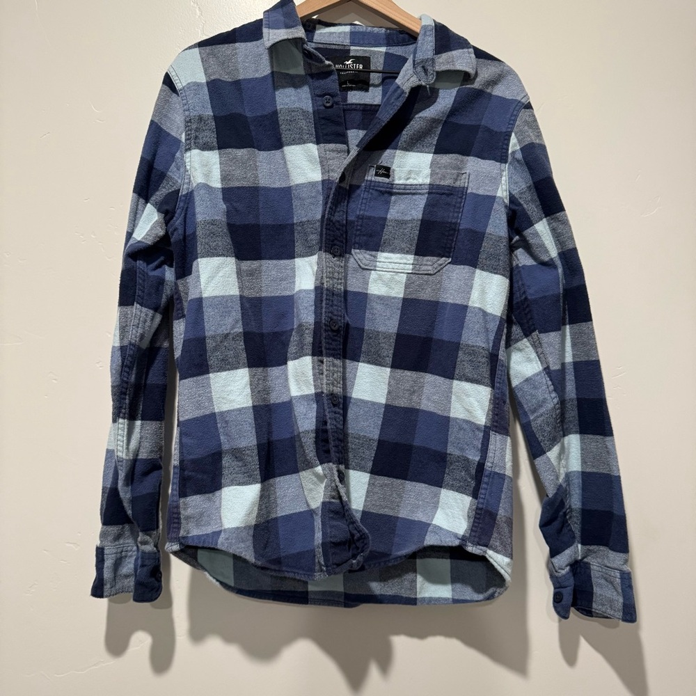 Men’s size large Hollister Blue Plaid Button-Up Shirt - Picture 2 of 8